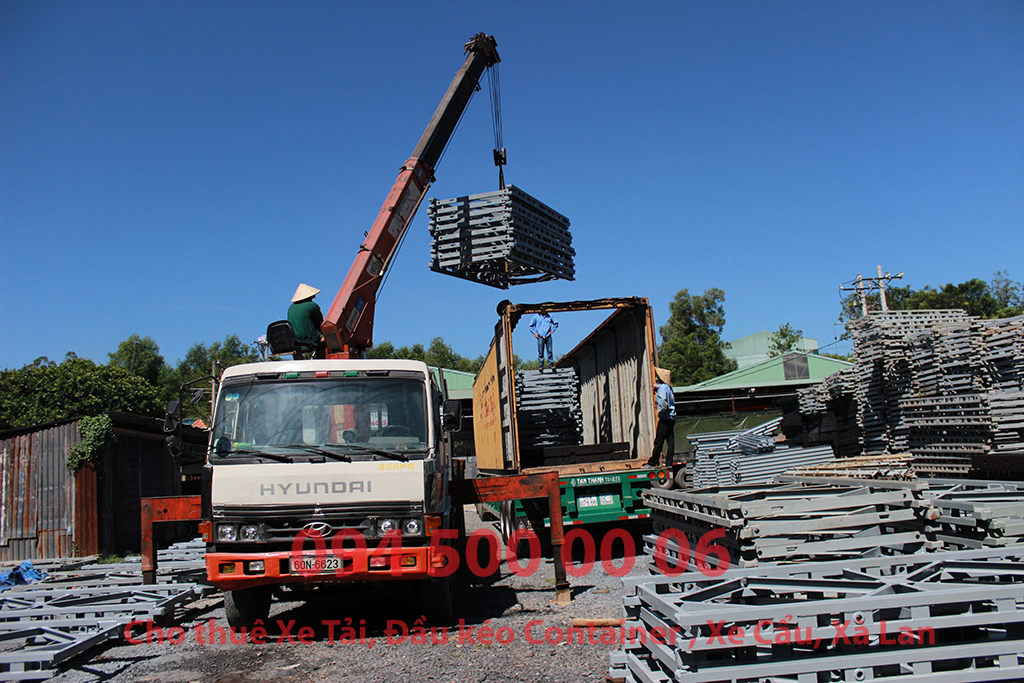 Ảnh: Xe đầu kéo vận chuyển container mui bạc để cẩu kết cấu thép từ Bình Dương đi ra Hà Nội. "Chành xe Phú Quốc công ty CON RÙA BIỂN - Cho thuê xe đầu kéo container" Ảnh: Xe đầu kéo vận chuyển container mui bạc để cẩu kết cấu thép từ Bình Dương đi ra Hà Nội. "Chành xe Phú Quốc công ty CON RÙA BIỂN - Cho thuê xe đầu kéo container"
