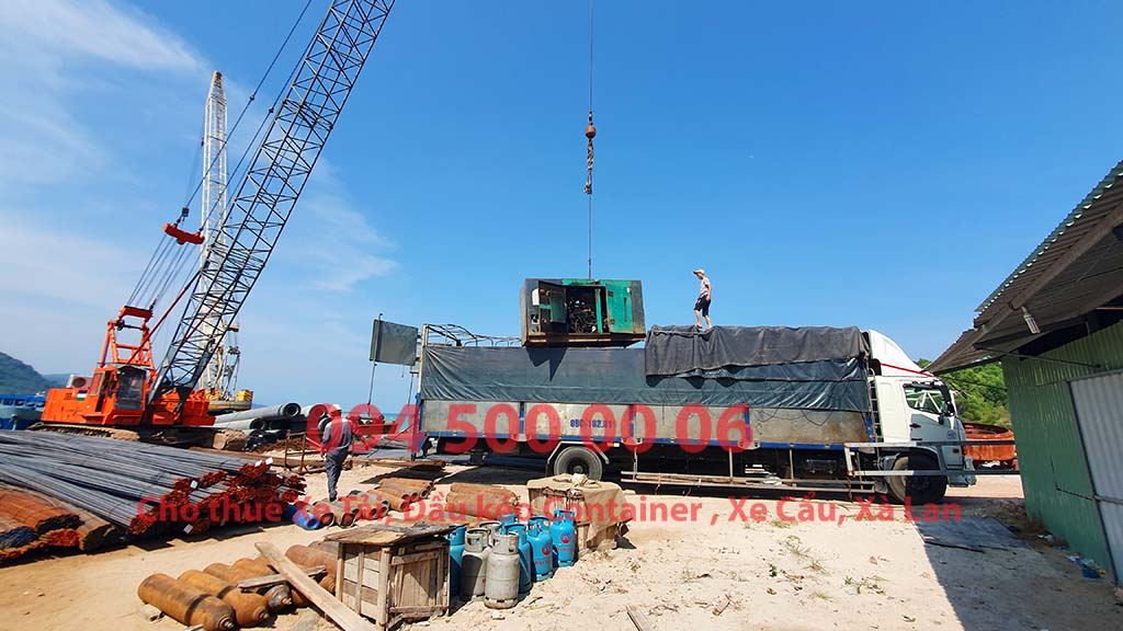 (Ảnh: Chành xe Phú Quốc công ty CON RÙA BIỂN đang nhận hàng máy phát điện từ Phú Quốc (Cảng Vịnh Đầm đi ra Hà Nội, cho thuê xe tải nguyên chiếc)