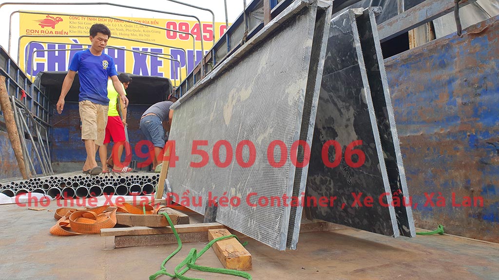 (Ảnh: đá hóa cương dạng tấm, đá bếp đã được Chành xe Phú Quốc công ty CON RÙA BIỂN nhận để ghép xe tải tại Bãi xe HCM để vận chuyển cùng các loại hàng hóa nhỏ lẻ đi ghép ra đảo Phú Quốc) (Ảnh: đá hóa cương dạng tấm, đá bếp đã được Chành xe Phú Quốc công ty CON RÙA BIỂN nhận để ghép xe tải tại Bãi xe HCM để vận chuyển cùng các loại hàng hóa nhỏ lẻ đi ghép ra đảo Phú Quốc)