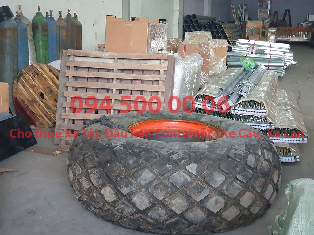 (Ảnh: lốp xe, cửa cuốn và sắt thép sẽ được Chành xe Phú Quốc công ty CON RÙA BIỂN tại Bãi xe HCM nhận ghép xe để vận chuyển các loại hàng hóa nhỏ lẻ đi ghép ra đảo Phú Quốc) (Ảnh: lốp xe, cửa cuốn và sắt thép sẽ được Chành xe Phú Quốc công ty CON RÙA BIỂN tại Bãi xe HCM nhận ghép xe để vận chuyển các loại hàng hóa nhỏ lẻ đi ghép ra đảo Phú Quốc)
