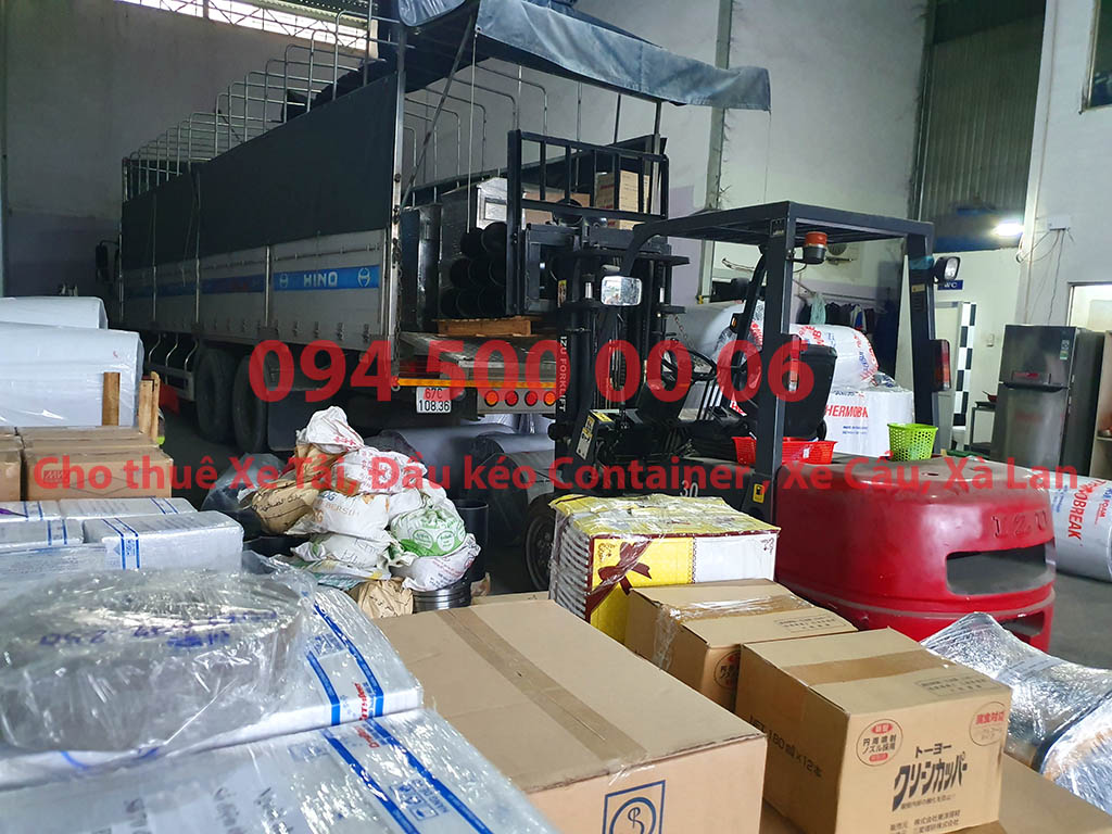 (Ảnh: Chành xe Phú Quốc công ty CON RÙA BIỂN đang bốc xếp hàng hóa nhỏ lẻ tại Bãi xe HCM để vận chuyển cùng các loại hàng hóa nhỏ lẻ đi ghép ra đảo Phú Quốc) (Ảnh: Chành xe Phú Quốc công ty CON RÙA BIỂN đang bốc xếp hàng hóa nhỏ lẻ tại Bãi xe HCM để vận chuyển cùng các loại hàng hóa nhỏ lẻ đi ghép ra đảo Phú Quốc)