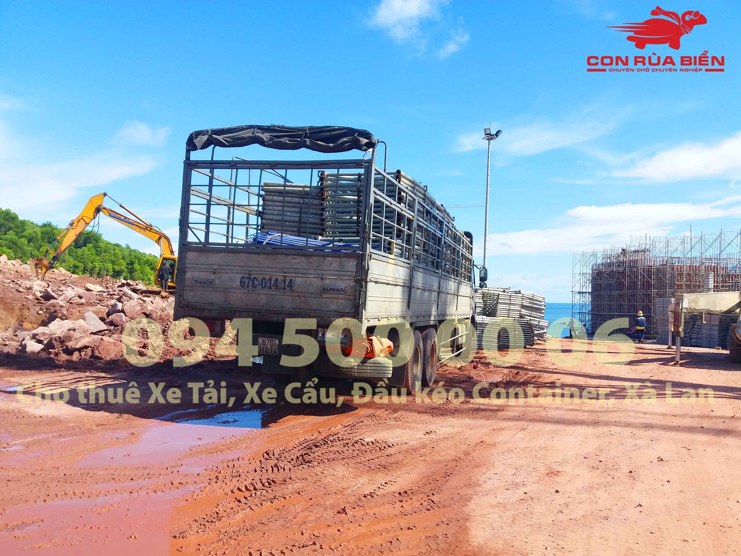(Ảnh: Dự án vận chuyển Giàn Giáo công trình đi Phú Quốc - Chành xe Phú Quốc - Con Rùa Biển; trong ảnh là cảnh xe tải loại 15 tấn vận chuyển giàn giáo đến chân công trình của dự án Cáp Treo Hòn Thơm tại An Thới Phú Quốc để giao giàn giáo mới , giàn giáo này được chở từ HCM qua đảo Phú Quốc) (Ảnh: Dự án vận chuyển Giàn Giáo công trình đi Phú Quốc - Chành xe Phú Quốc - Con Rùa Biển; trong ảnh là cảnh xe tải loại 15 tấn vận chuyển giàn giáo đến chân công trình của dự án Cáp Treo Hòn Thơm tại An Thới Phú Quốc để giao giàn giáo mới , giàn giáo này được chở từ HCM qua đảo Phú Quốc)