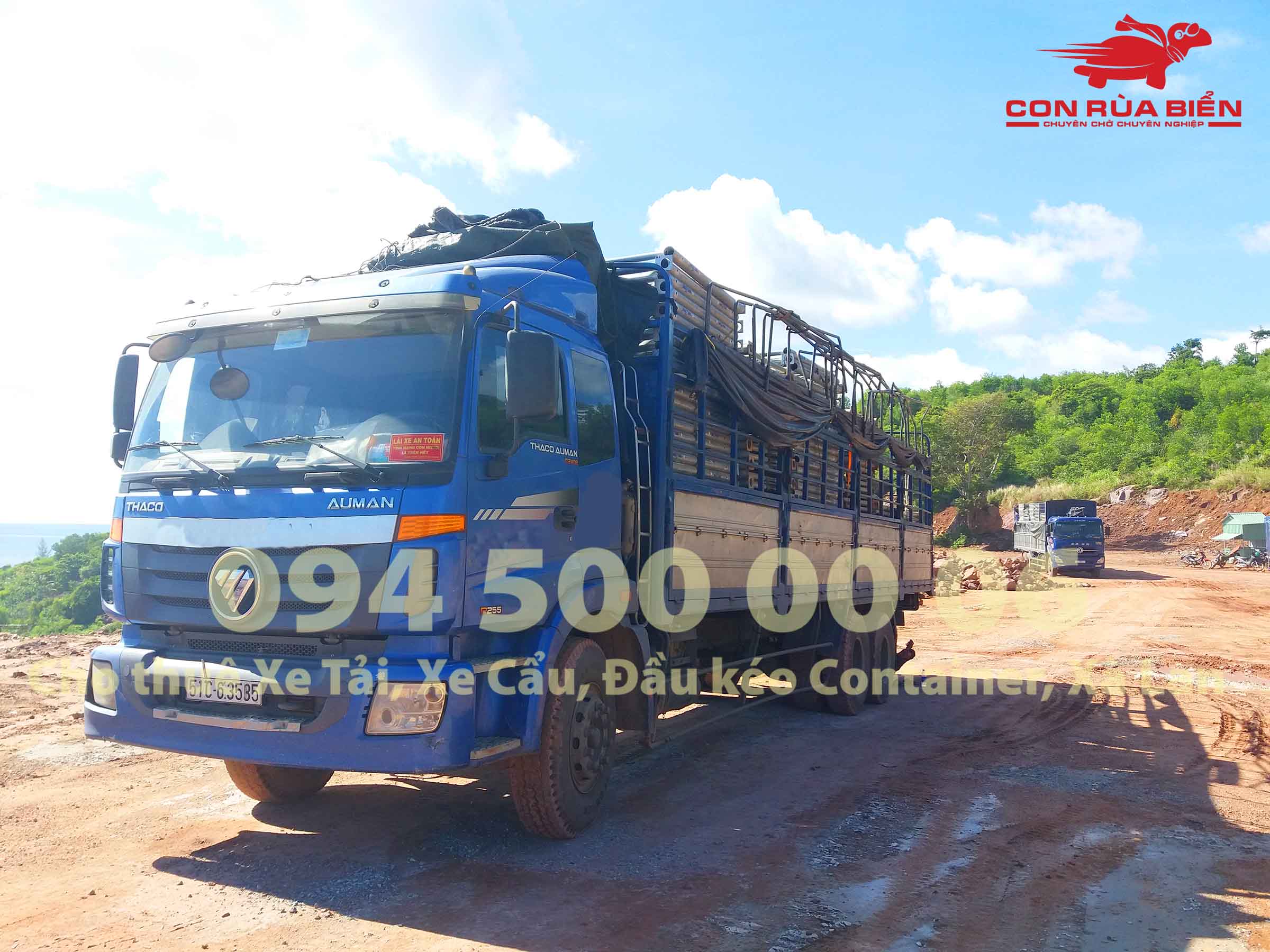 (Ảnh: Dự án vận chuyển Giàn Giáo công trình đi Phú Quốc - Chành xe Phú Quốc - Con Rùa Biển; trong ảnh là cảnh xe tải loại 15 tấn vận chuyển giàn giáo đến chân công trình của dự án Cáp Treo Hòn Thơm tại An Thới Phú Quốc để giao giàn giáo mới , giàn giáo này được chở từ HCM qua đảo Phú Quốc) (Ảnh: Dự án vận chuyển Giàn Giáo công trình đi Phú Quốc - Chành xe Phú Quốc - Con Rùa Biển; trong ảnh là cảnh xe tải loại 15 tấn vận chuyển giàn giáo đến chân công trình của dự án Cáp Treo Hòn Thơm tại An Thới Phú Quốc để giao giàn giáo mới , giàn giáo này được chở từ HCM qua đảo Phú Quốc)