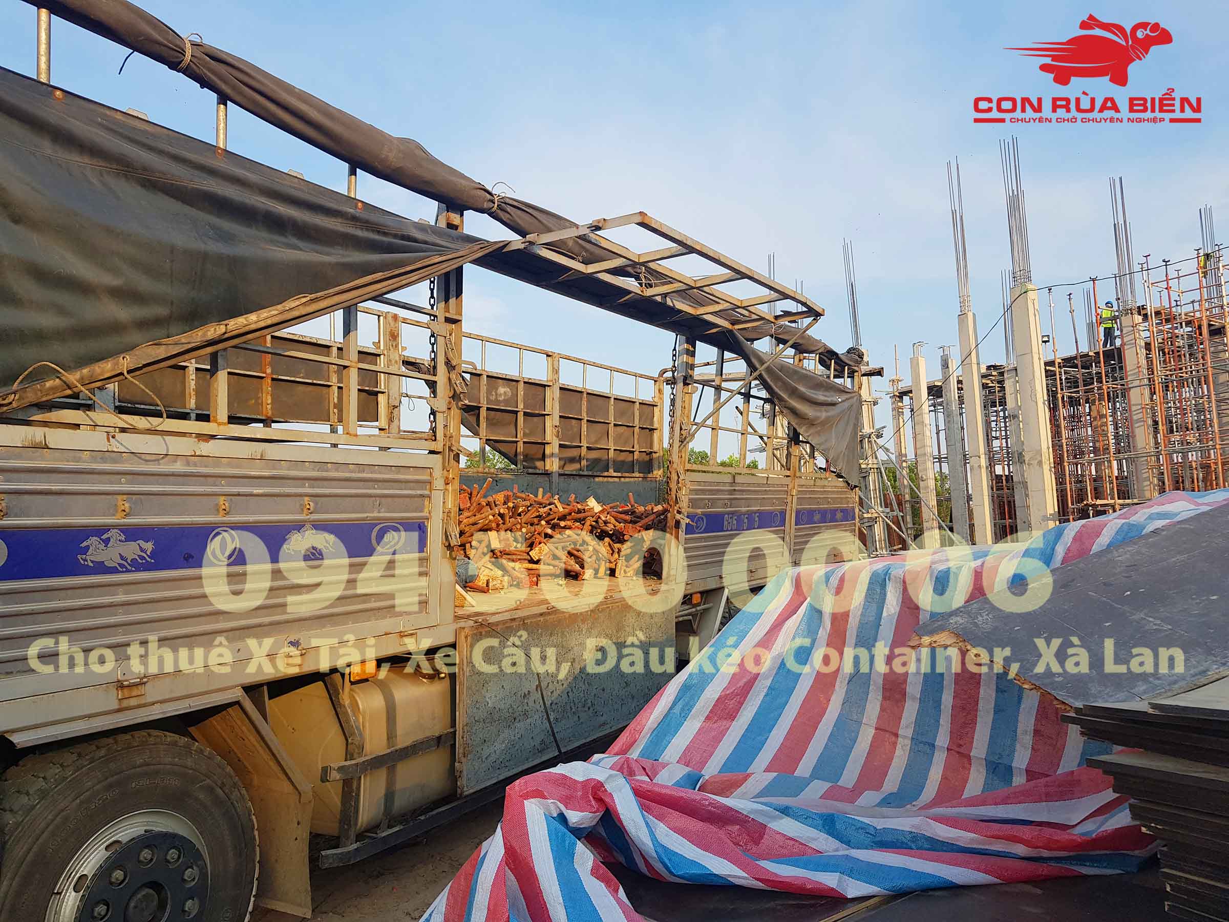 (Ảnh: Dự án vận chuyển Giàn Giáo công trình đi Phú Quốc - Chành xe Phú Quốc - Con Rùa Biển; trong ảnh là cảnh xe tải 20 tấn tại Phú Quốc đang đi giao giàn giao tại chân công trình ở Gành Dầu, Phú Quốc) (Ảnh: Dự án vận chuyển Giàn Giáo công trình đi Phú Quốc - Chành xe Phú Quốc - Con Rùa Biển; trong ảnh là cảnh xe tải 20 tấn tại Phú Quốc đang đi giao giàn giao tại chân công trình ở Gành Dầu, Phú Quốc)