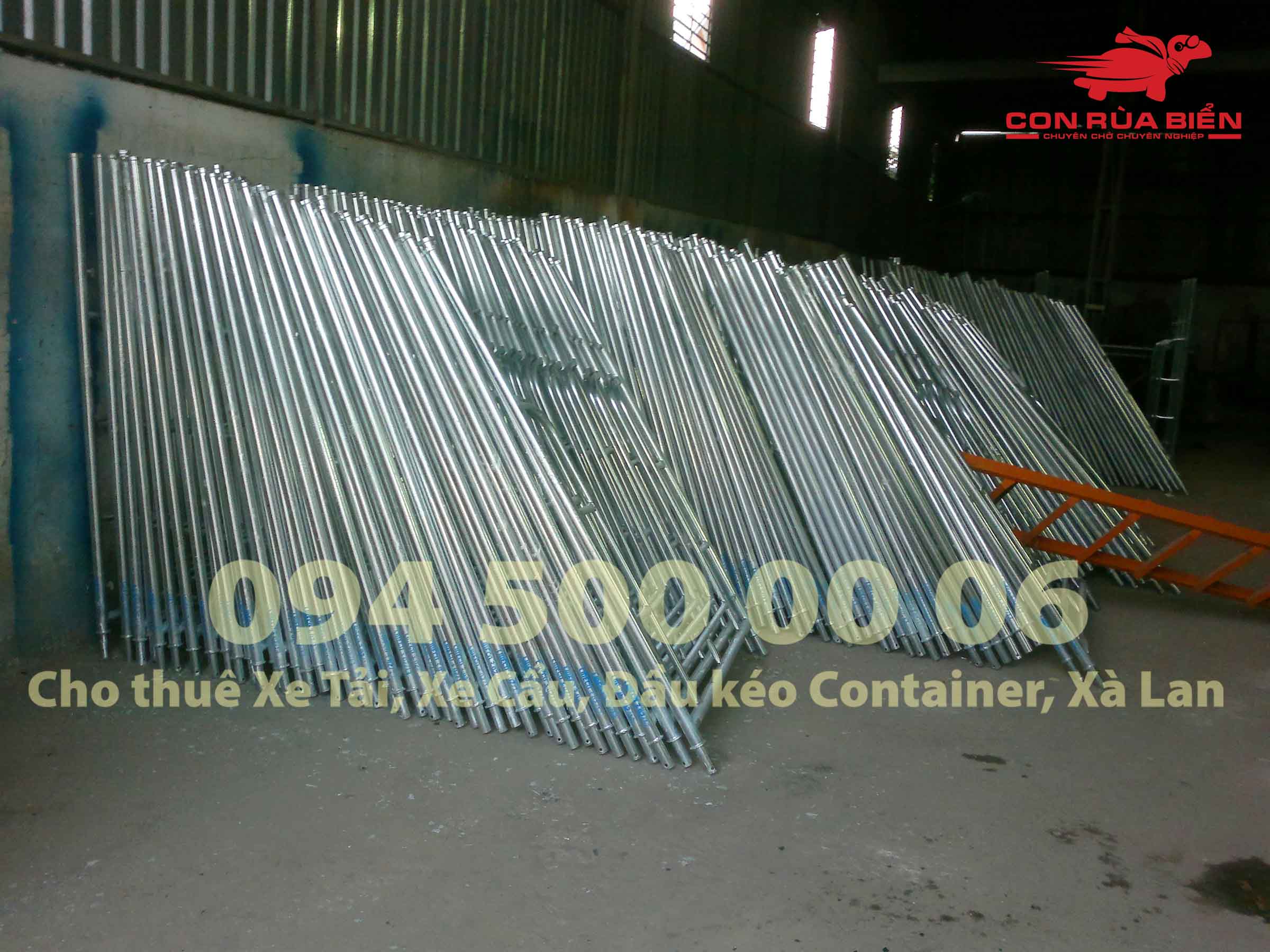 (Ảnh: Dự án vận chuyển Giàn Giáo công trình đi Phú Quốc - Chành xe Phú Quốc - Con Rùa Biển; trong ảnh là cảnh giàn giáo công trình đang để ở kho, chuẩn bị di chuyển ra ngoài sân để đưa lên xe tải và vận chuyển đi phú quốc) (Ảnh: Dự án vận chuyển Giàn Giáo công trình đi Phú Quốc - Chành xe Phú Quốc - Con Rùa Biển; trong ảnh là cảnh giàn giáo công trình đang để ở kho, chuẩn bị di chuyển ra ngoài sân để đưa lên xe tải và vận chuyển đi phú quốc)