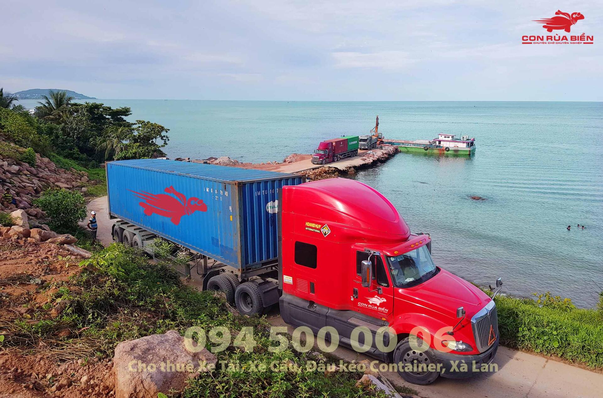 (Ảnh: Vận chuyển hàng giá trị cao đi Phú Quốc - Chành xe Con Rùa Biển; trong ảnh cảnh xe container đầu kéo chở hàng thiết bị từ Cát Lái đi Đảo Hòn Thơm)